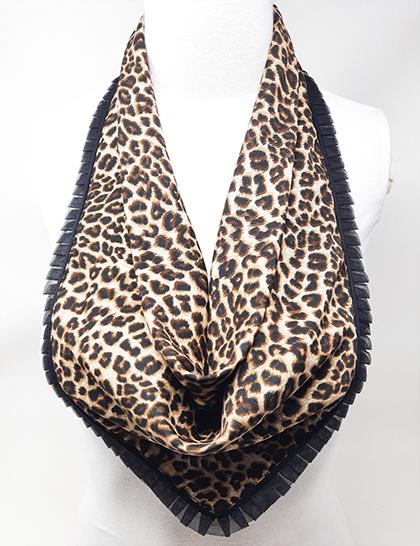leo-frilled-smagnetic-scarf