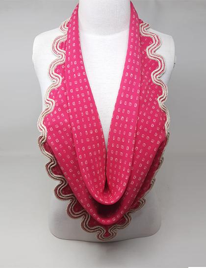 pink-bandhni-scallop-beaded-magnetic-scarf