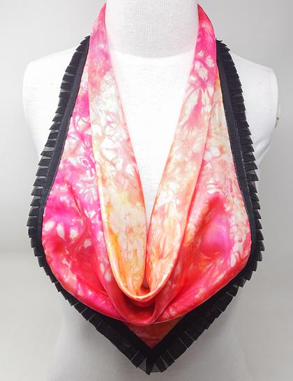 sunrise-smagnetic-scarf-with-black-frilled-border